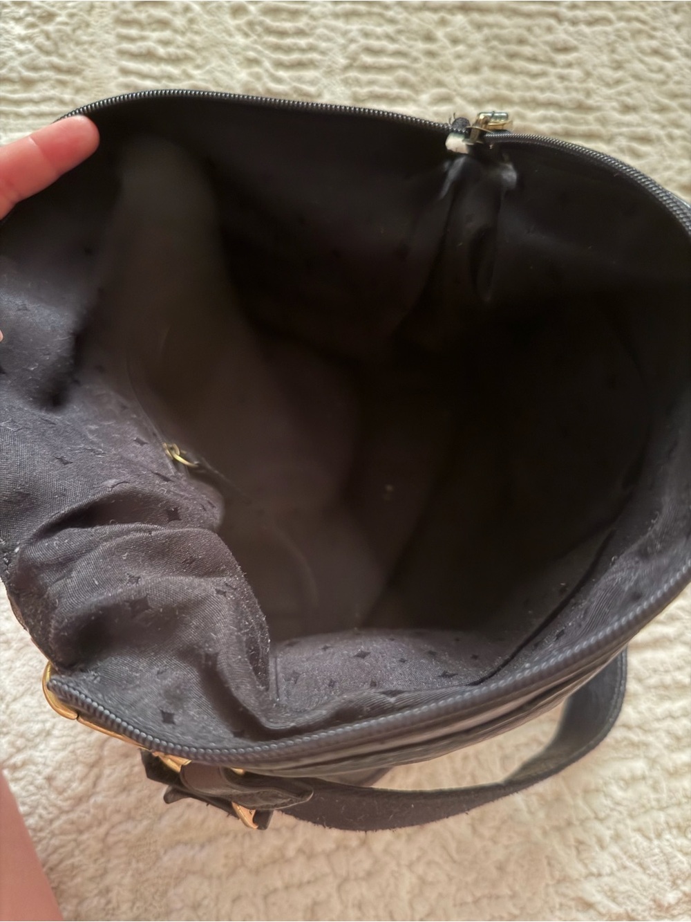 Fossil Women's Black Leather Crossbody Bag with Gold Hardware - Picture 4 of 6